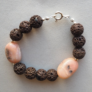 Handgjort armband med rhodonit och lavasten, aromaterapidiffusor