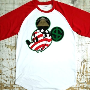 GELD MAUS Auf weiß / rot Raglan Ärmel Poly T-Shirt