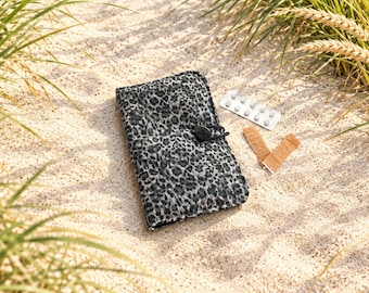 Travel medicine bag – compact, practical & neatly organized