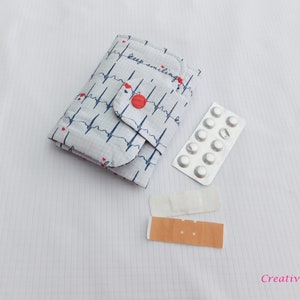 Medicine bag for travel – compact, practical & neatly organized
