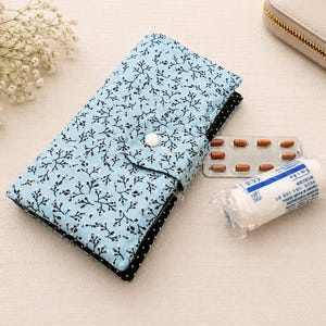 Medicine bag for travel – compact, practical & neatly organized image 3