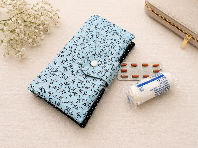 Medicine bag for travel – compact, practical & neatly organized image 3