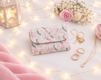 Jewelry case made of soft fabric – Stylish jewelry storage with compartments