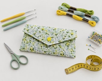 Hand-sewn case for crochet hooks – Practical case for safe storage & organization