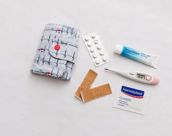 Travel medicine bag – compact, practical & neatly organized