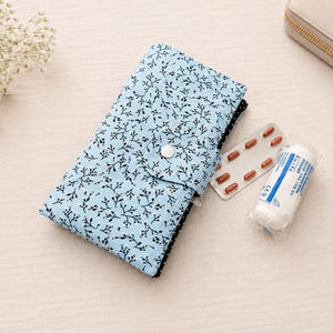 Medicine bag for travel – compact, practical & neatly organized image 5