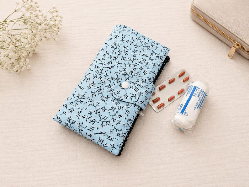 Medicine bag for travel – compact, practical & neatly organized image 5