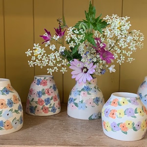 Handmade Pottery Flower Vase: Cottagecore Daisy Chain Decor
