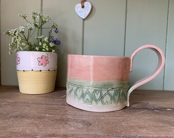 Taza de cerámica hecha a mano, diseño de hoja verde, asa elegante