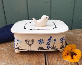 Butter dish, handmade butter dish,ceramic butter dish, present, birthday, wedding, housewarming, cottagecore, gift idea, handmade present