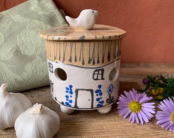 Garlic jar, garlic pot, kitchen gift, birthday gift, cottage design, lidded garlic jar, ceramic garlic pot,