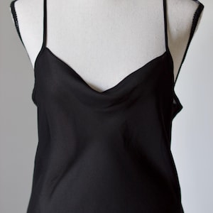 Das ultimative kleine Schwarze - Vintage Y2K Sheer All-Black Midi Dress | Grösse S
