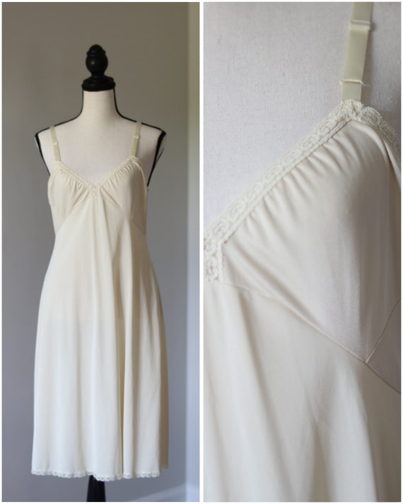 Classic Elegance - 70s Vintage Midi Slip Dress