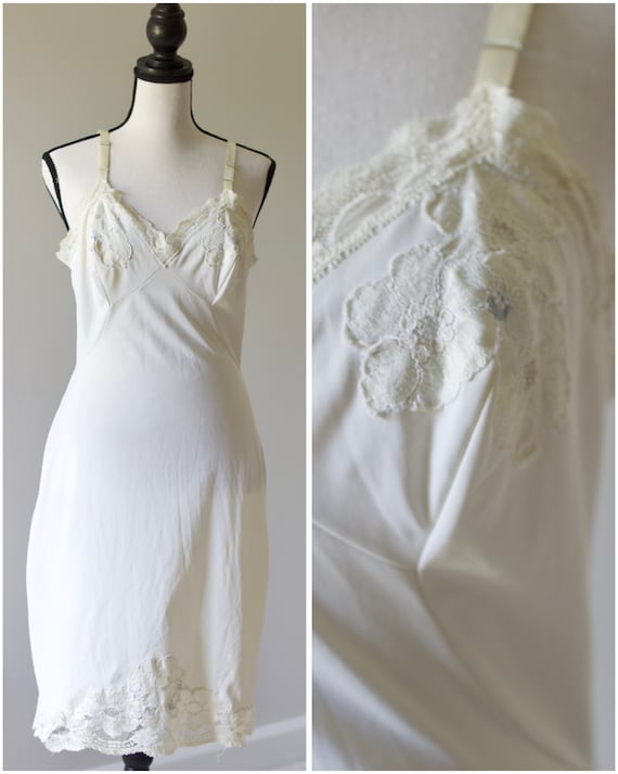 70's Chic: Vintage White Midi Slip Dress with Lace