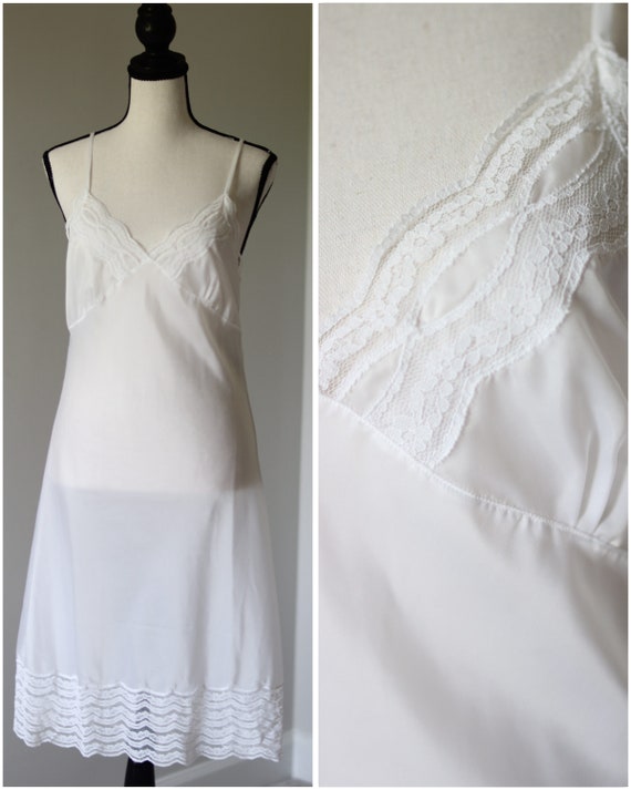 Vintage Lace Dream: 80s Midi White Dress