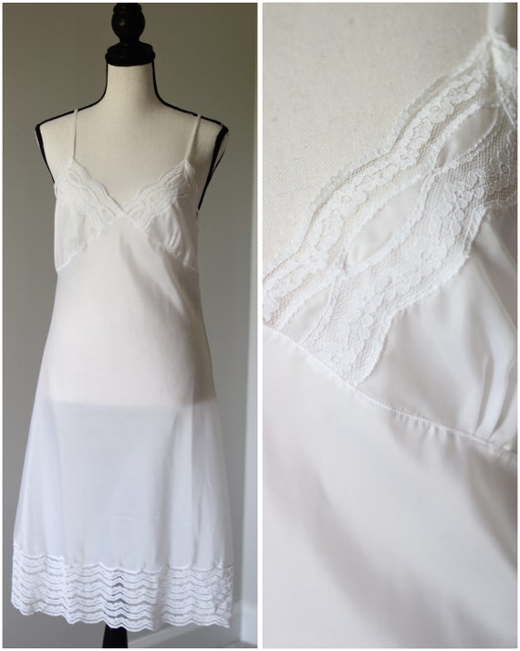 Vintage Lace Dream: 80s Midi White Dress - Gem