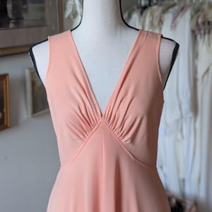 Vintage 70s Peach Formal Maxi Dress, Thick Sleeveless Empire Waist Gown, 70s Style Bridesmaid Evening Dress, Slip Dress, Size S/M