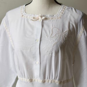 Vintage 1970er Franca Von Wunster Weißes Leinen Maxi Slip Kleid mit gestickter Schleife, Made in Italy | Grösse M