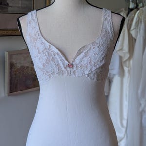 Vintage White Lace Trim Full Slip – Sleeveless Midi Lingerie Nightgown, Floral Lace Bodice, Bridal Boudoir Undergarment, Size Medium