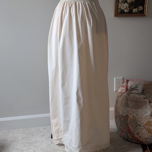 Vintage 80s Ivory Maxi Slip Skirt – Lace-Trimmed, Feminine Lingerie, Classic Undergarment, Romantic Retro Fashion