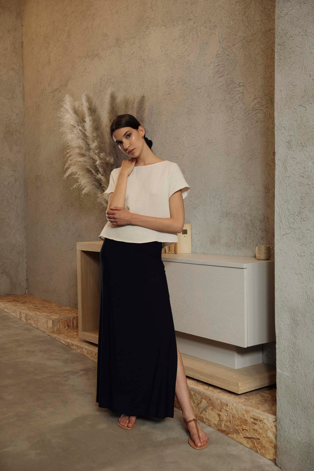 Falda larga negra con aberturas Falda larga estilo minimalista - Main Image