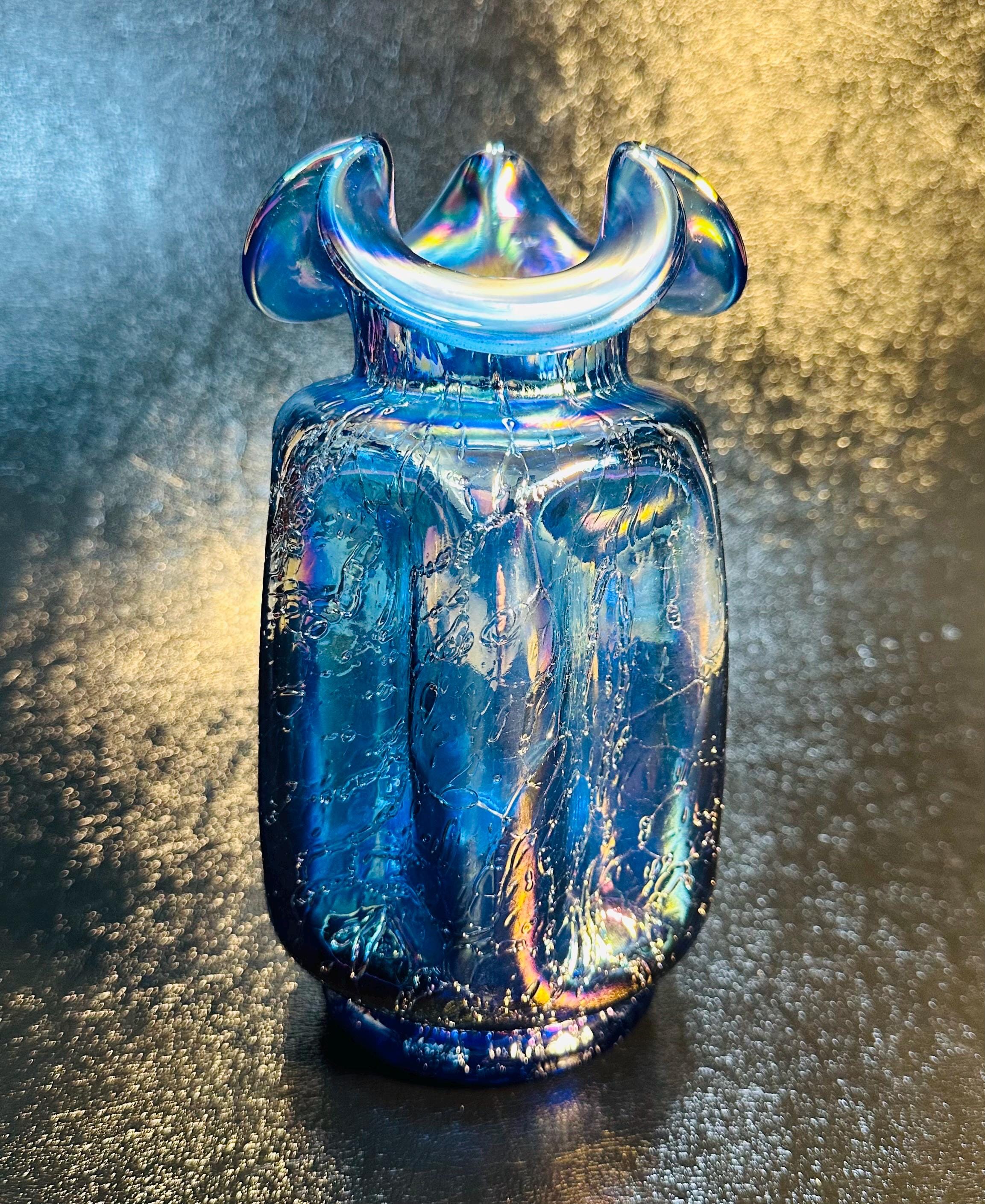 フェントン製のブルーの花籠 フェントン製のブルーの花籠 Fenton Blue Basket – Cherished Possessions