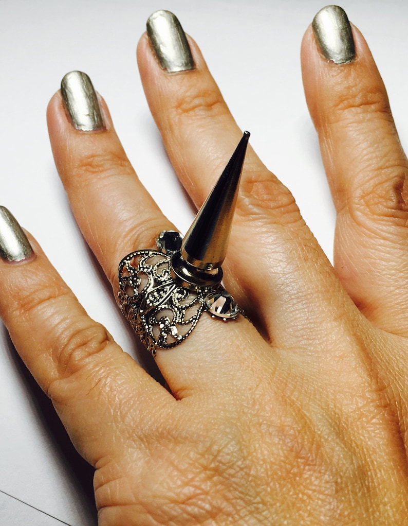 Single spike ring,spike midi ring,filigree ring,Knuckle ring,spike ring,silver spike ring,silver filigree,clear crystals,adjustable.