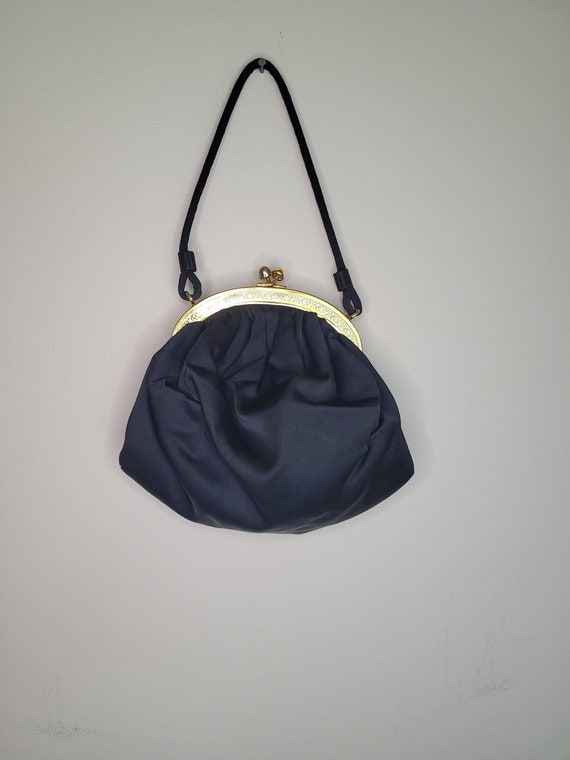 Vintage/ Retro/ Black Clamshell Purse/ Black Clams