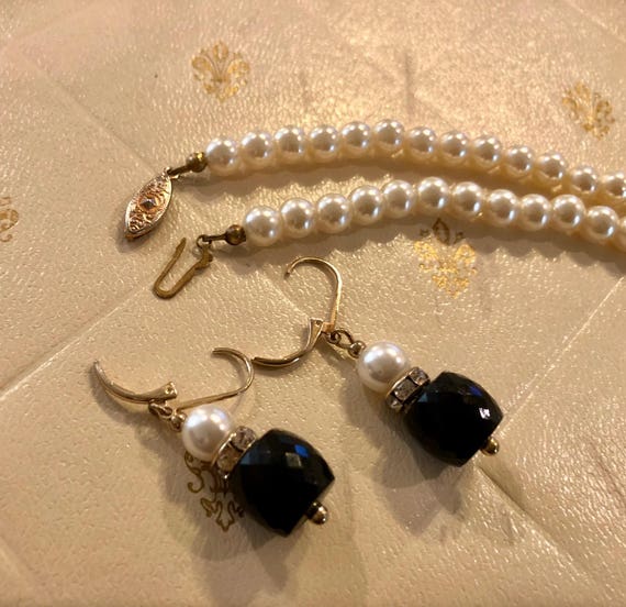 Vintage Faux Pearl and Black Beaded Necklace and Earrings  display picture 2