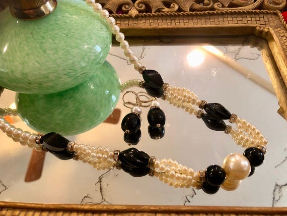Vintage Faux Pearl and Black Beaded Necklace and Earrings  display picture 3