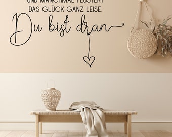 Wandtattoo Spruch - Und manchmal flüstert das Glück ganz leise, Du bist dran - Wandaufkleber Wandsticker mit Größen und Farbauswahl