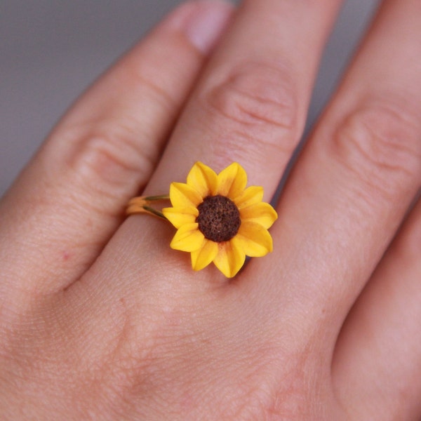 Bague tournesol femme - Bague fleur jaune en plaqué or - Bague fleur en pâte polymère