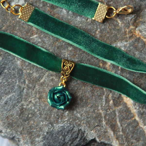 Dark green necklace choker- Delicate flower necklace- Rose choker- Green flower necklace - Velvet choker- Choker collar velvet for women