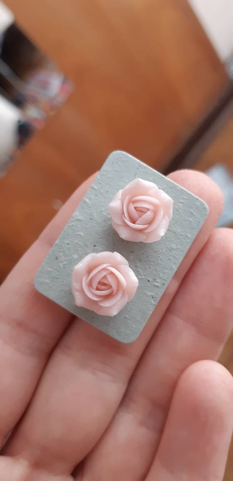 Clous d'oreilles rose clair Boucles d'oreilles fleurs roses en pâte polymère Bijoux rose poudré femme image 9