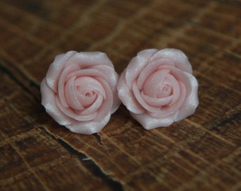 aretes rosa claro - Pendientes de flores rosas de arcilla polimérica - Joyería rosa polvo para mujeres