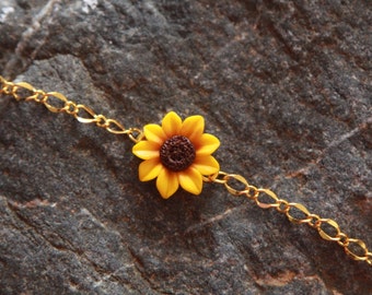Bracelet tournesol/ Bracelet fille fleur jaune/ Bijoux floraux en pâte polymère/ Bijoux minimalistes/ Bracelets à maillons dorés/ Bracelet à breloques en argile