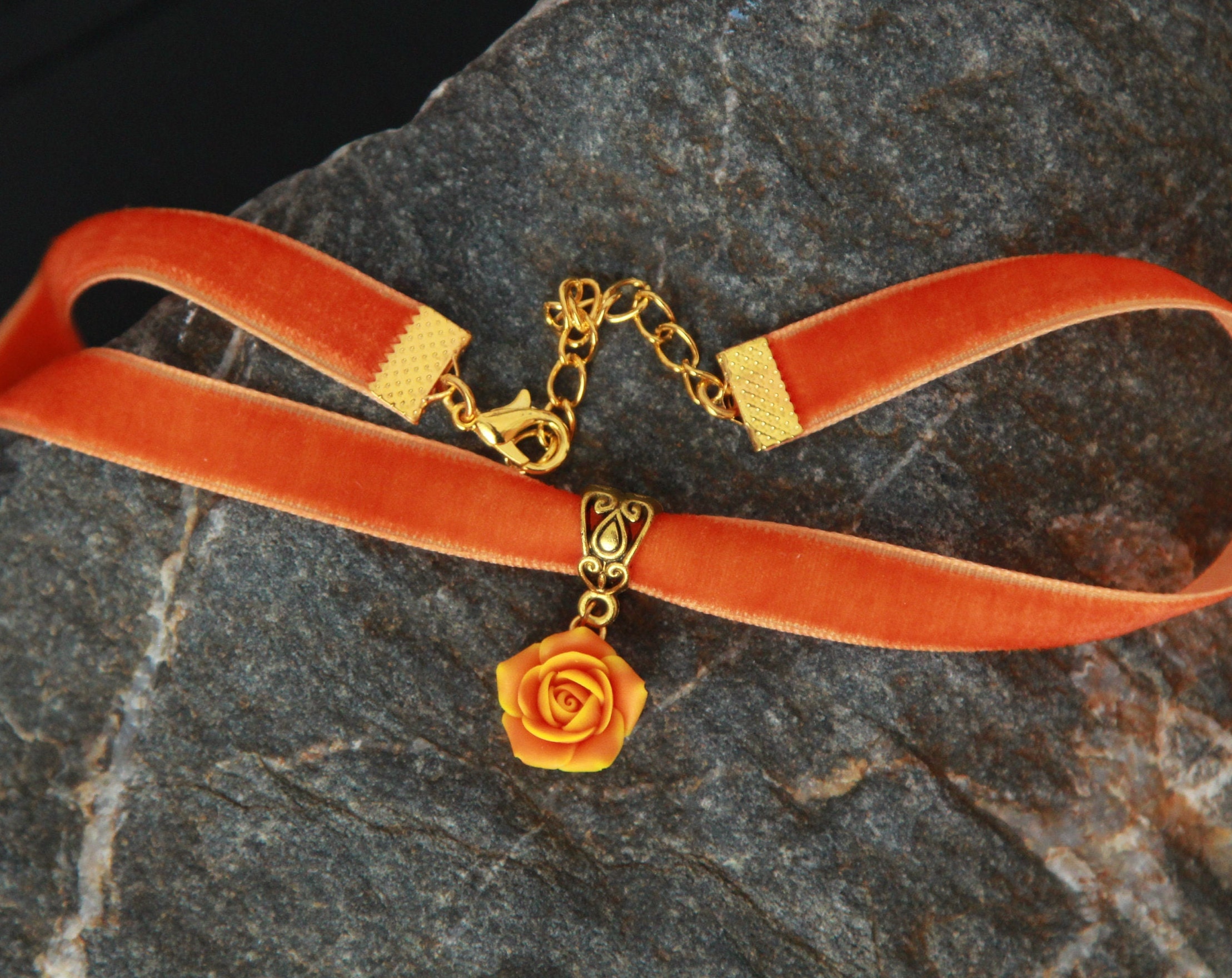 Orange gelbe Rosenhalskette Samt Choker Anhanger Choker Halsband fur Frauen Handgemachte Sommerkette Etsy