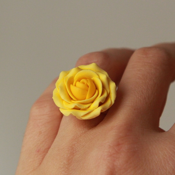 Bague grosse fleur rose jaune - Bague florale en argent sterling plaqué or - Bijoux floraux en argile polymère femmes