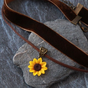Sunflower necklace choker, Yellow flower necklace, Velvet choker pendant. Brown yellow choker, Ribbon choker charm, Clay flower necklace