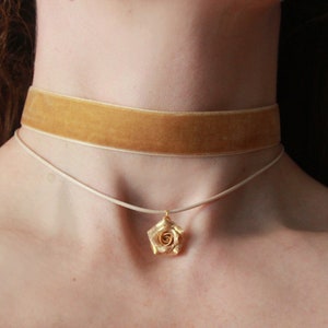 Wide velvet choker pendant - Beige ribbon necklace- Polymer clay rose necklace- Collar choker for women- Gold flower necklace