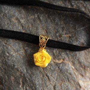 Yellow rose choker, Velvet choker pendant,  Yellow gold flower necklace, Collar choker velvet for women