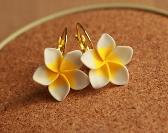 Plumeria earrings- Hawaiian flower earrings- Polymer clay earrings dangle- Summer earrings yellow- Handmade jewelry