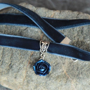 Navy blue necklace, Blue necklace, Dark blue rose choker with velvet ribbon , Collar choker velvet for women
