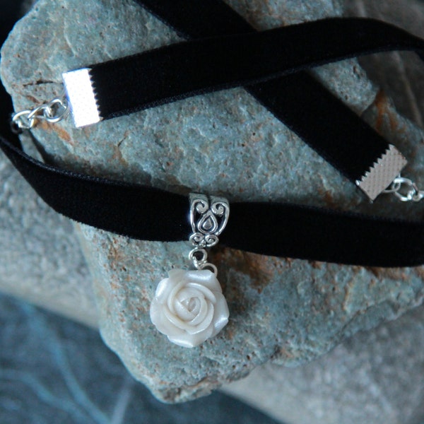 Velvet choker pearl pendant - Polymer clay flower choker- Short necklace black velvet ribbon collar- Ivory rose necklace- Dainty flower