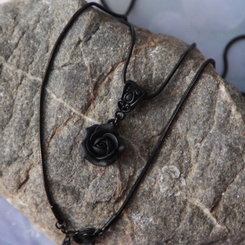 Black/Rose/Pearl Necklace
