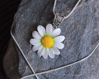 Clay Daisy necklace, White flower pendant large, Polymer clay floral pendant, Handmade daisy jewelry
