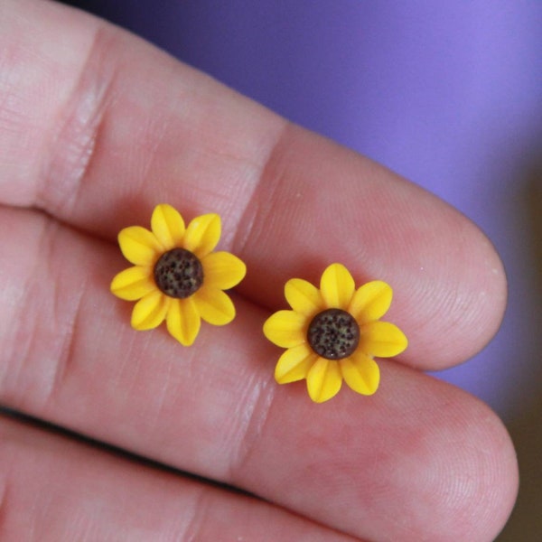 Sonnenblume Ohrringe Bolzen, Mini Blume Ohrstecker, kleine Ohrstecker Blume, Sonnenblume Schmuck, Fimo Ohrringe Blume