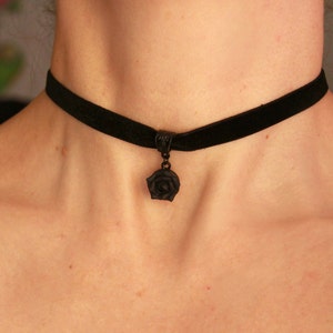 Black flower necklace, Black rose choker, Black charm necklace, Choker collar velvet for women, Ribbon choker necklace, Clay flower necklace