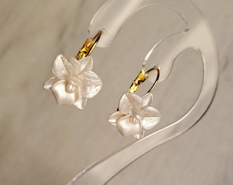 White pearl orchid earrings, Ivory flower earrings, Wedding jewelry women, Dangle polymer clay earrings flower, Bridal jewellery
