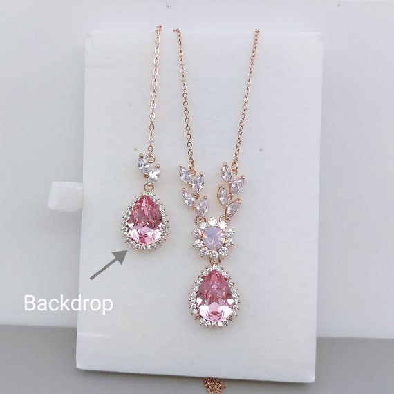 pink dress gold jewelry Hot Pink Dress Jewellery Combination: 10 Bold & Stylish Ideas